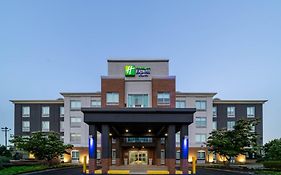 Holiday Inn Express & Suites Woodbridge